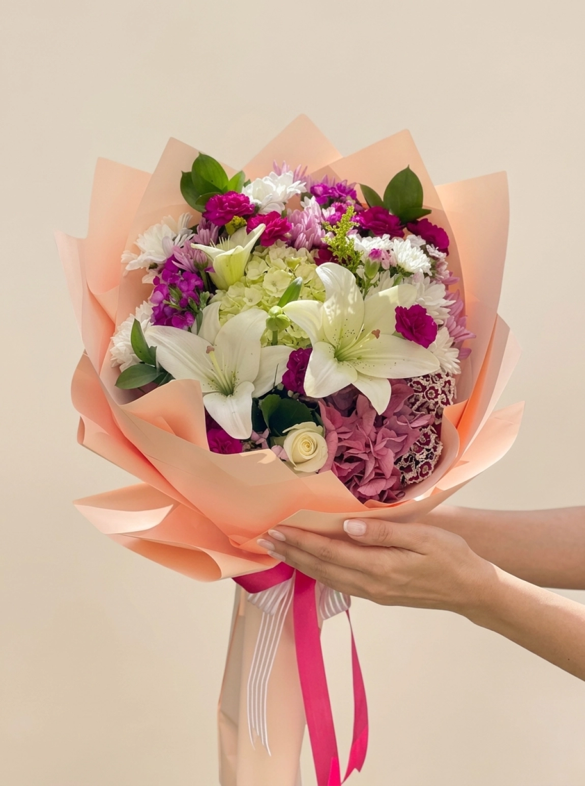 Beyaz Lilium Ve Pembe Ortancalı Karışık Lüks Tasarım Buket